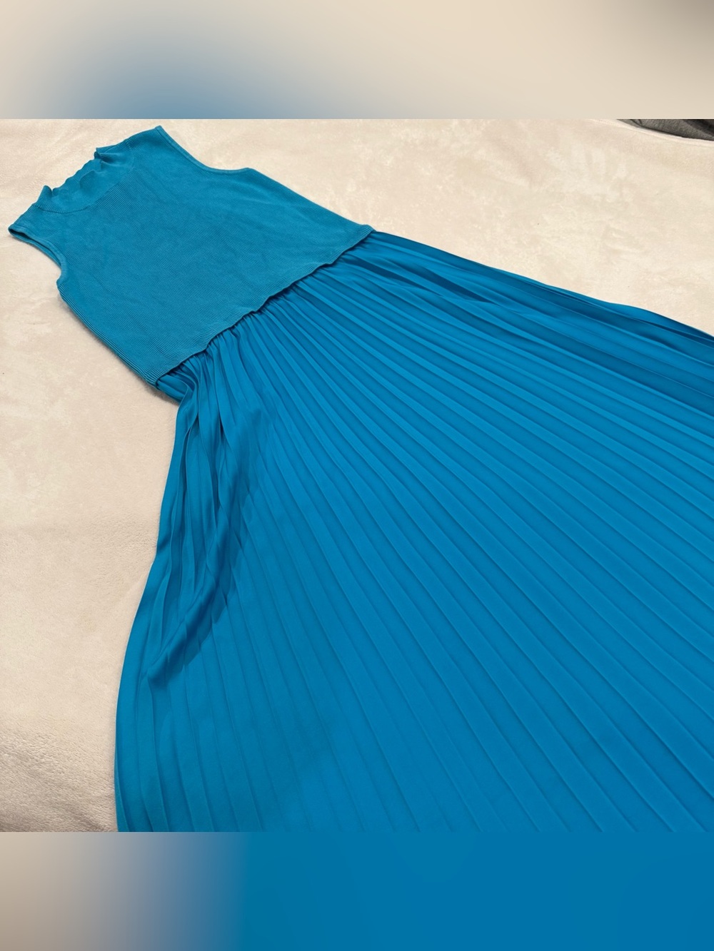 AVARA Sleeveless Pleated Maxi Dress in Bright Teal